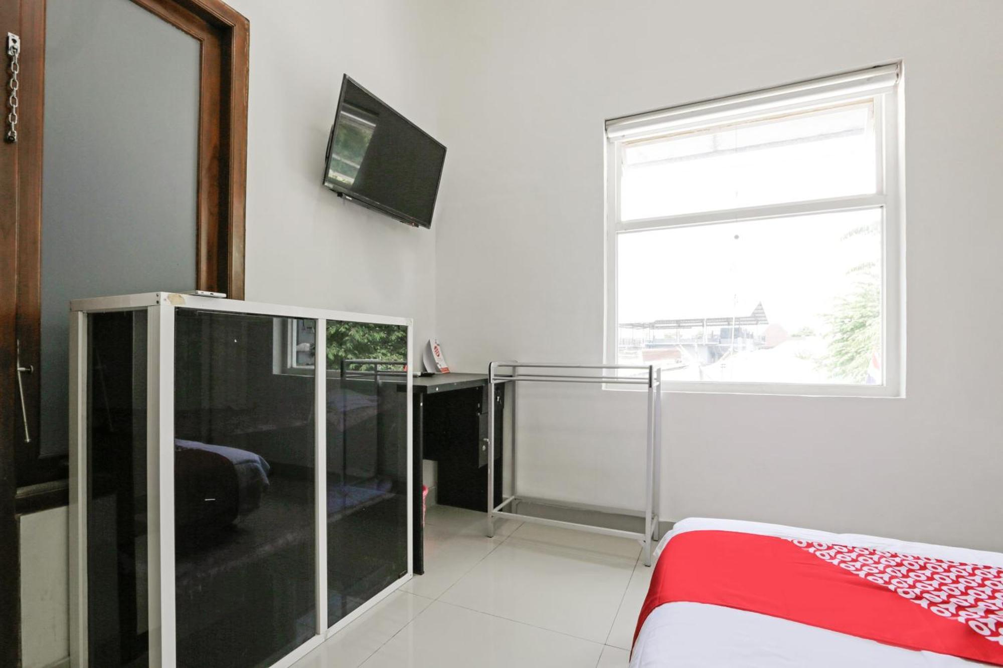 Super Oyo 3838 Tamansari Guest House Solo Kültér fotó