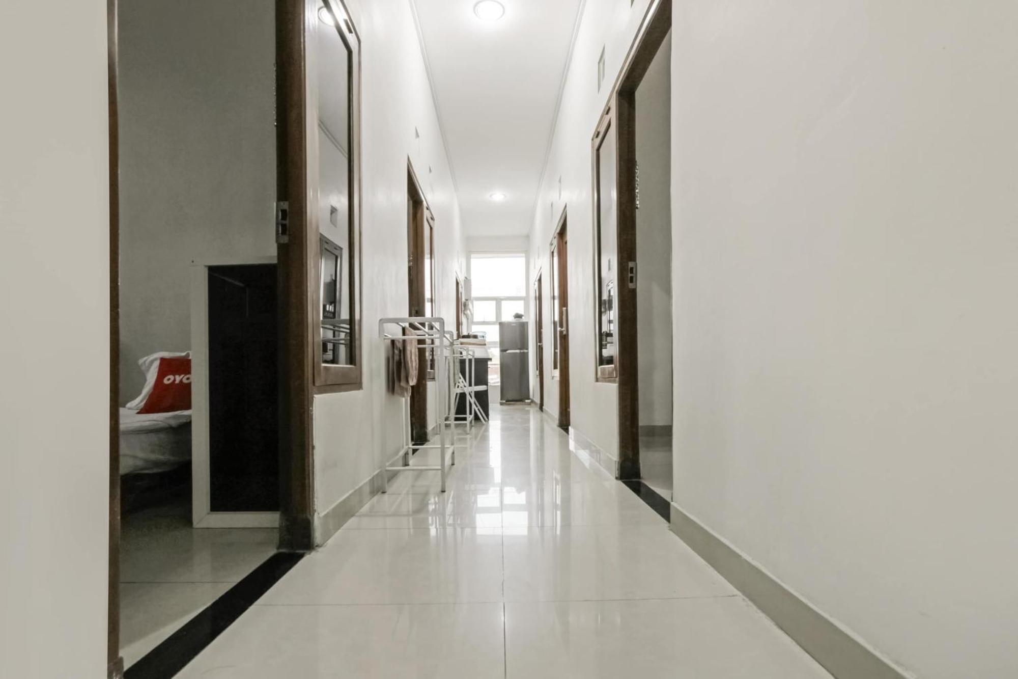 Super Oyo 3838 Tamansari Guest House Solo Kültér fotó